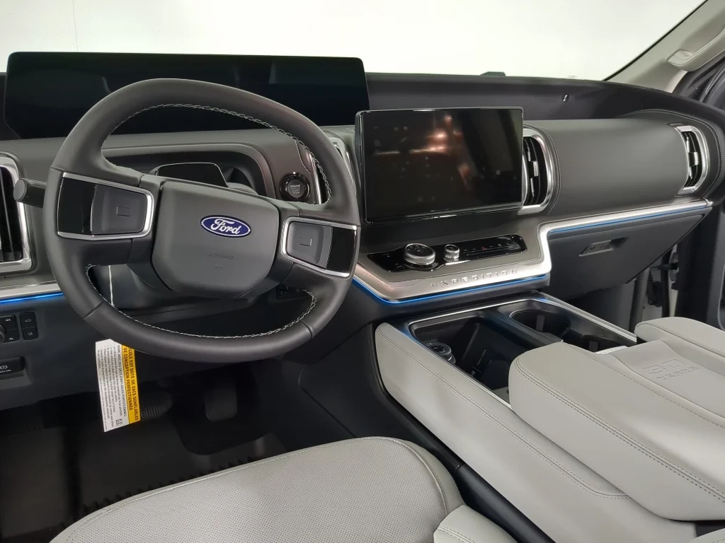 New 2027 Star White Metallic Tri-Coat Ford Platinum image 14
