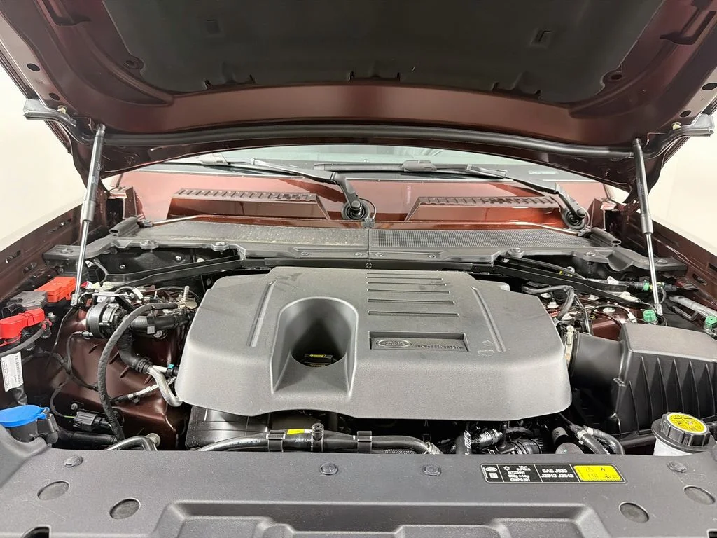 New 2026 Sedona Red Land Rover X-Dynamic SE image 32