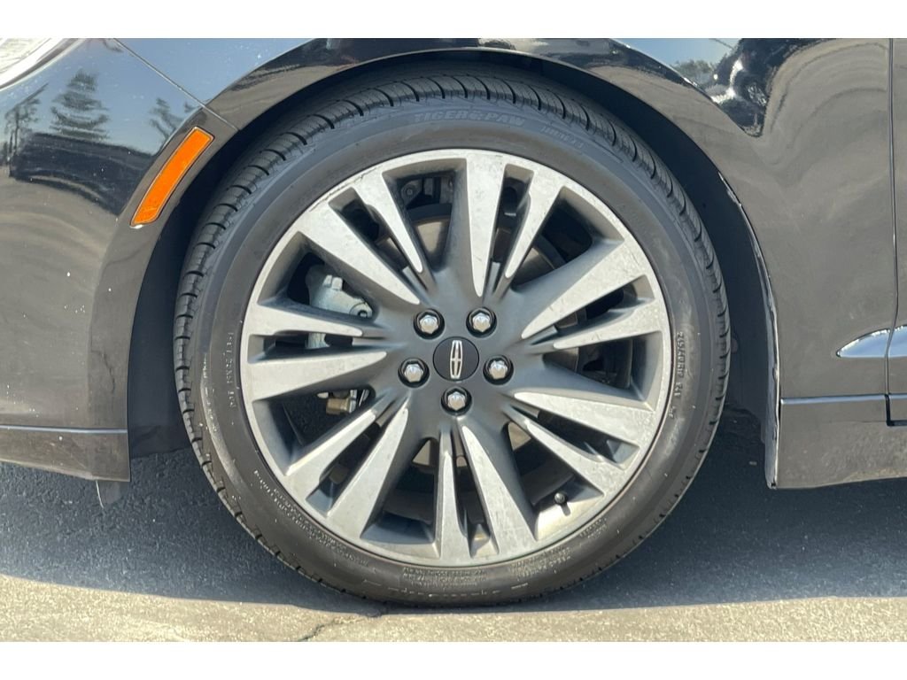 Used 2018 Black Velvet Lincoln Hybrid Reserve image 42