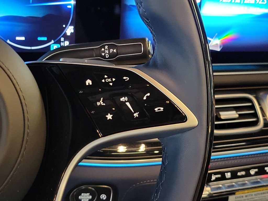 New 2026 MANUFAKTUR Moonlight White Metallic Mercedes-Benz GLS 450 image 28