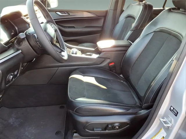2025 Jeep Grand Cherokee Altitude - Photo 11