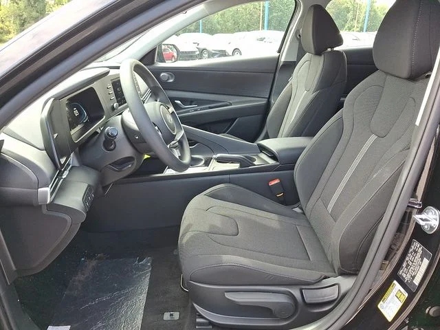 New 2026 Black Hyundai SE image 10