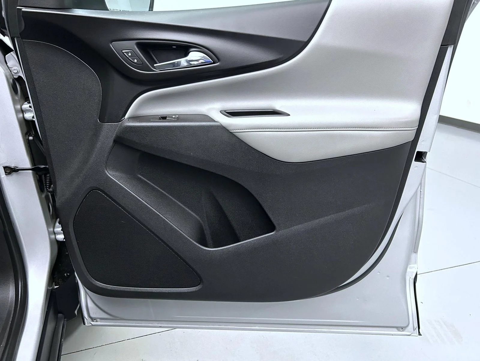 Used 2018 Silver Chevrolet Premier image 16