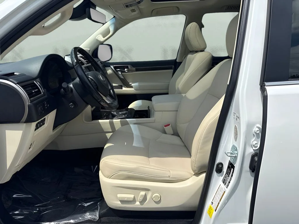 Used 2021 White Lexus 460 image 5