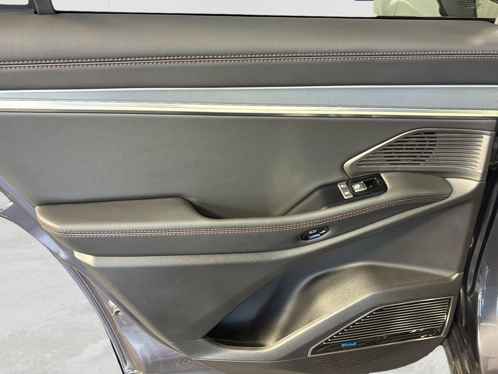 Used 2024 Baltic Gray Metallic Clearcoat Jeep Launch Edition image 21