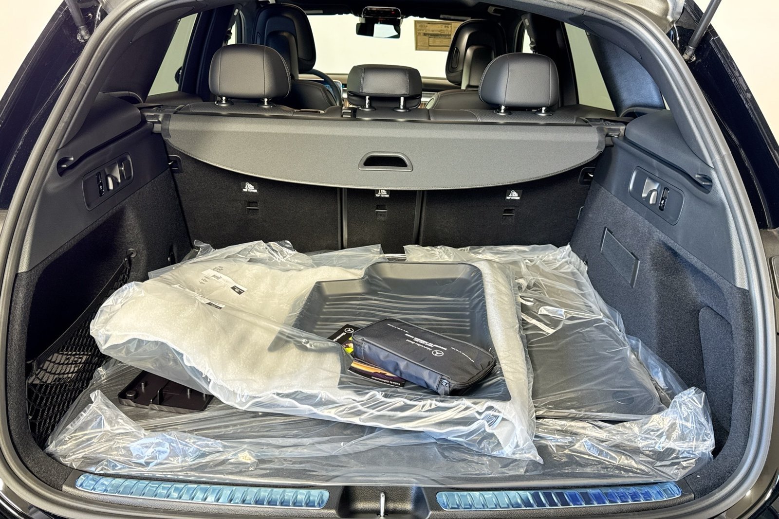 New 2026 Black Mercedes-Benz GLC 300 image 24
