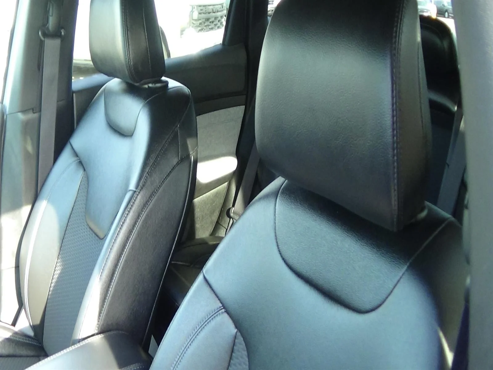 Certified Used 2025 Silver Zynith Clear Coat (pse) Jeep Latitude image 18