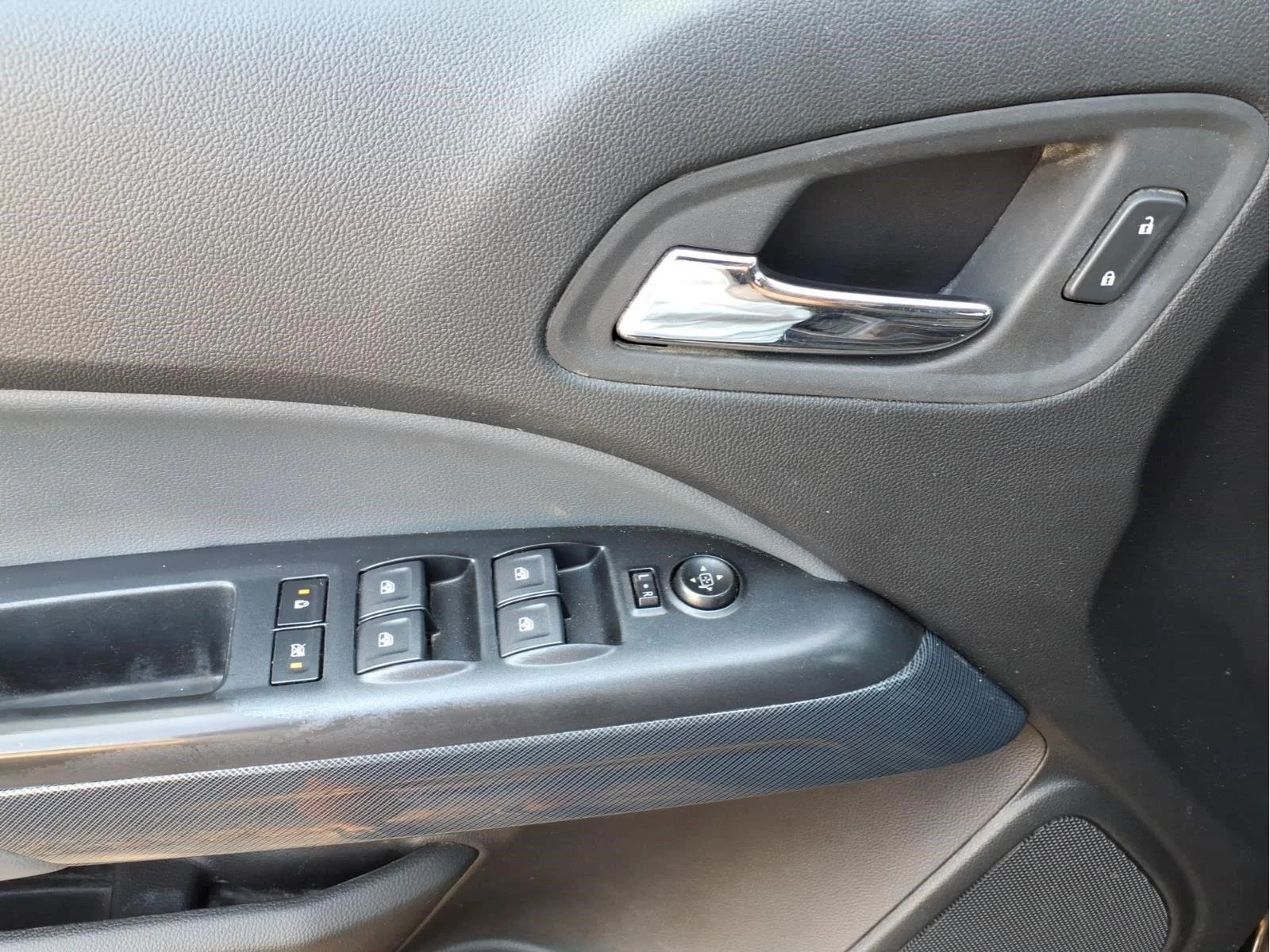 Used 2022 Black Chevrolet Z71 image 18