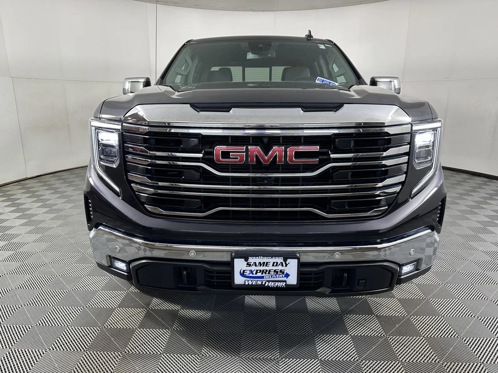 Used 2024 Titanium Rush Metallic GMC SLT image 19