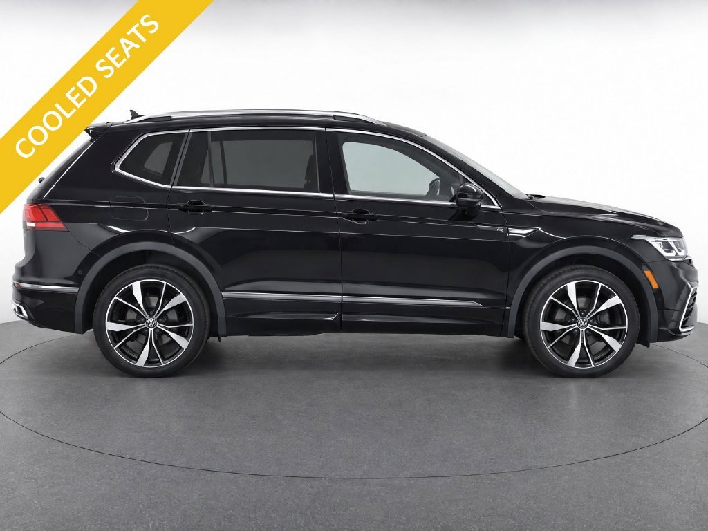 Used 2024 Black Volkswagen 2.0T SEL R-Line image 8