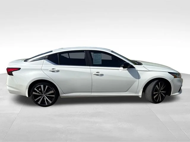 Used 2022 White Nissan 2.5 SR image 8
