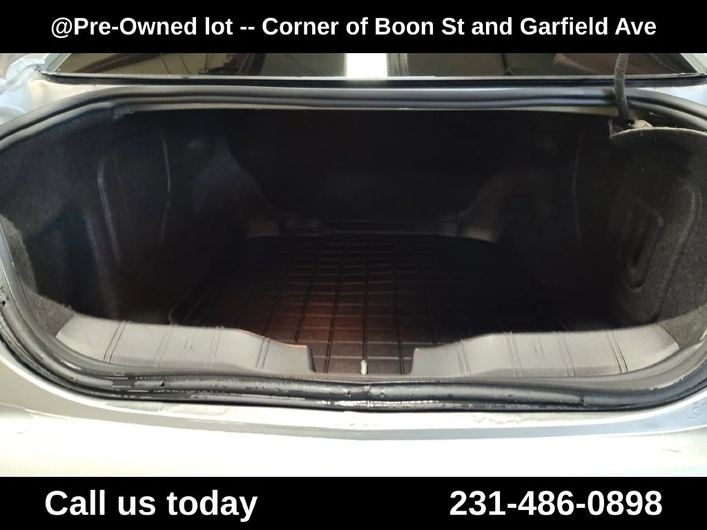 Used 2016  Chevrolet 2LT image 27