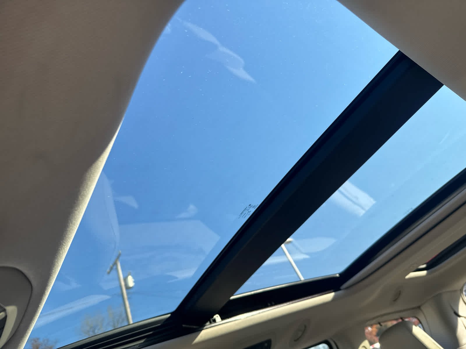 Used 2018 WHITE Chrysler Hybrid Limited image 10