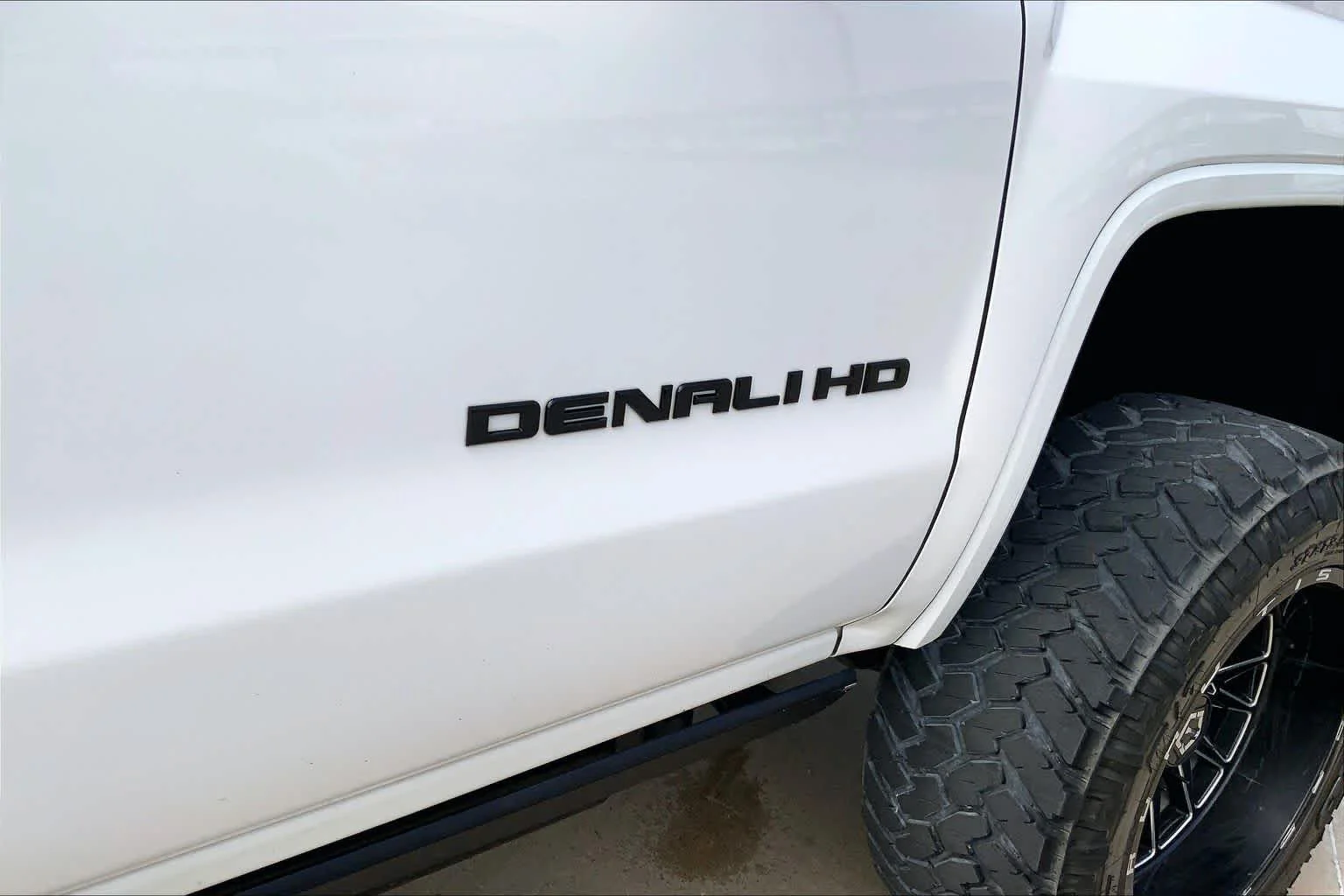 Used 2016 Summit White GMC Denali image 29