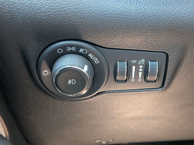 Used 2024 White Jeep Latitude image 25