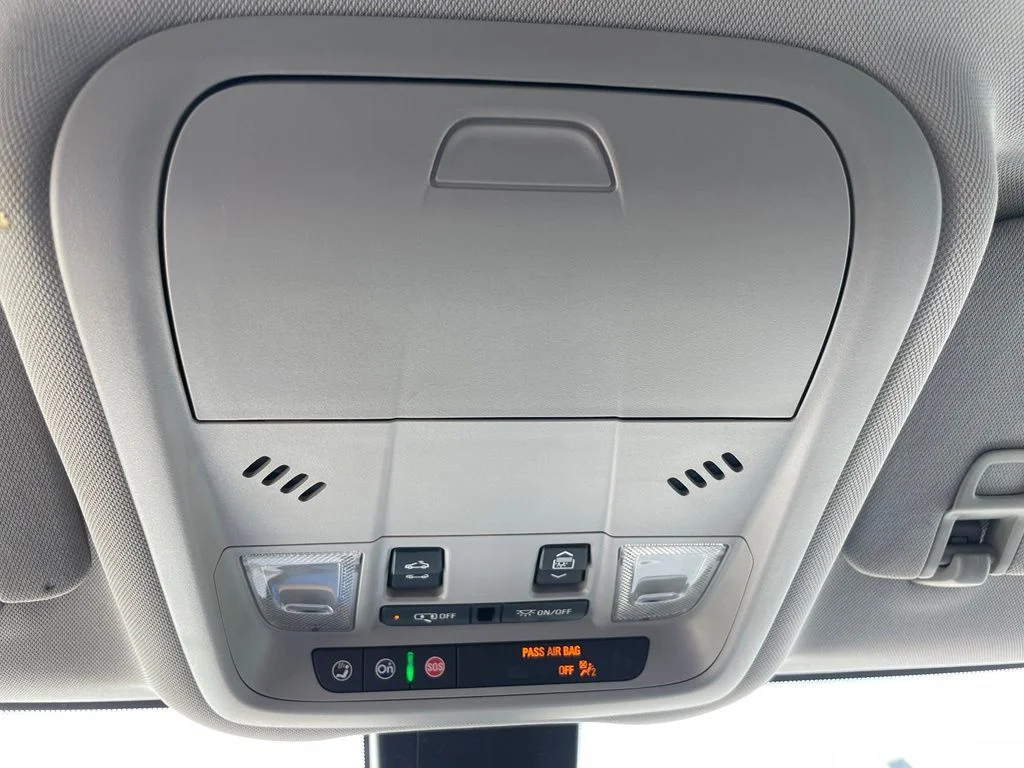 Used 2022 Cayenne Red Tintcoat GMC SLE image 21