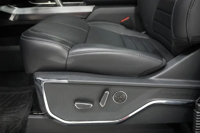 Used 2026 Agate Black Metallic Ford Platinum image 21