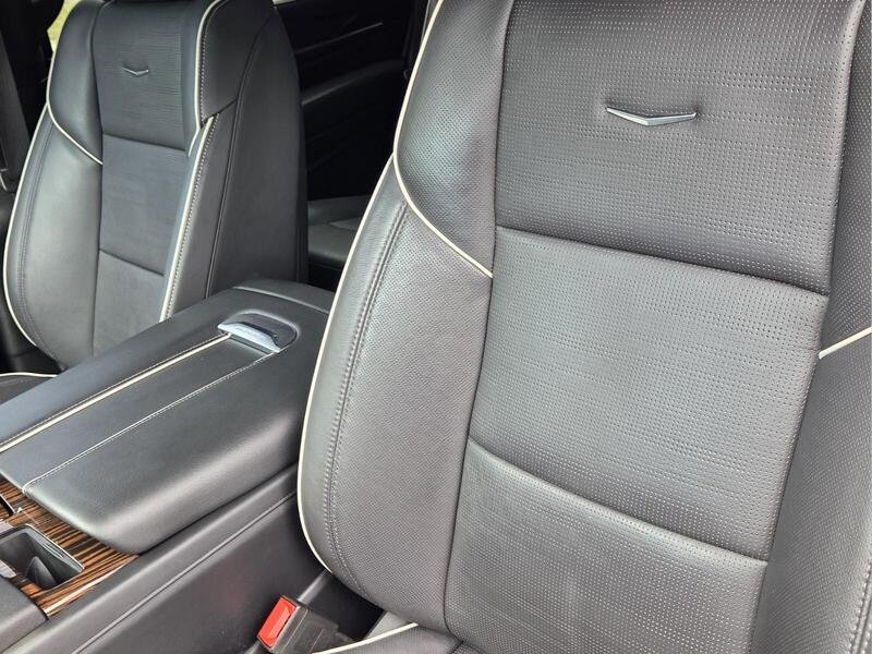 Used 2023 Galactic Gray CADILLAC 4WD 4DR PREMIUM LUXURY image 15