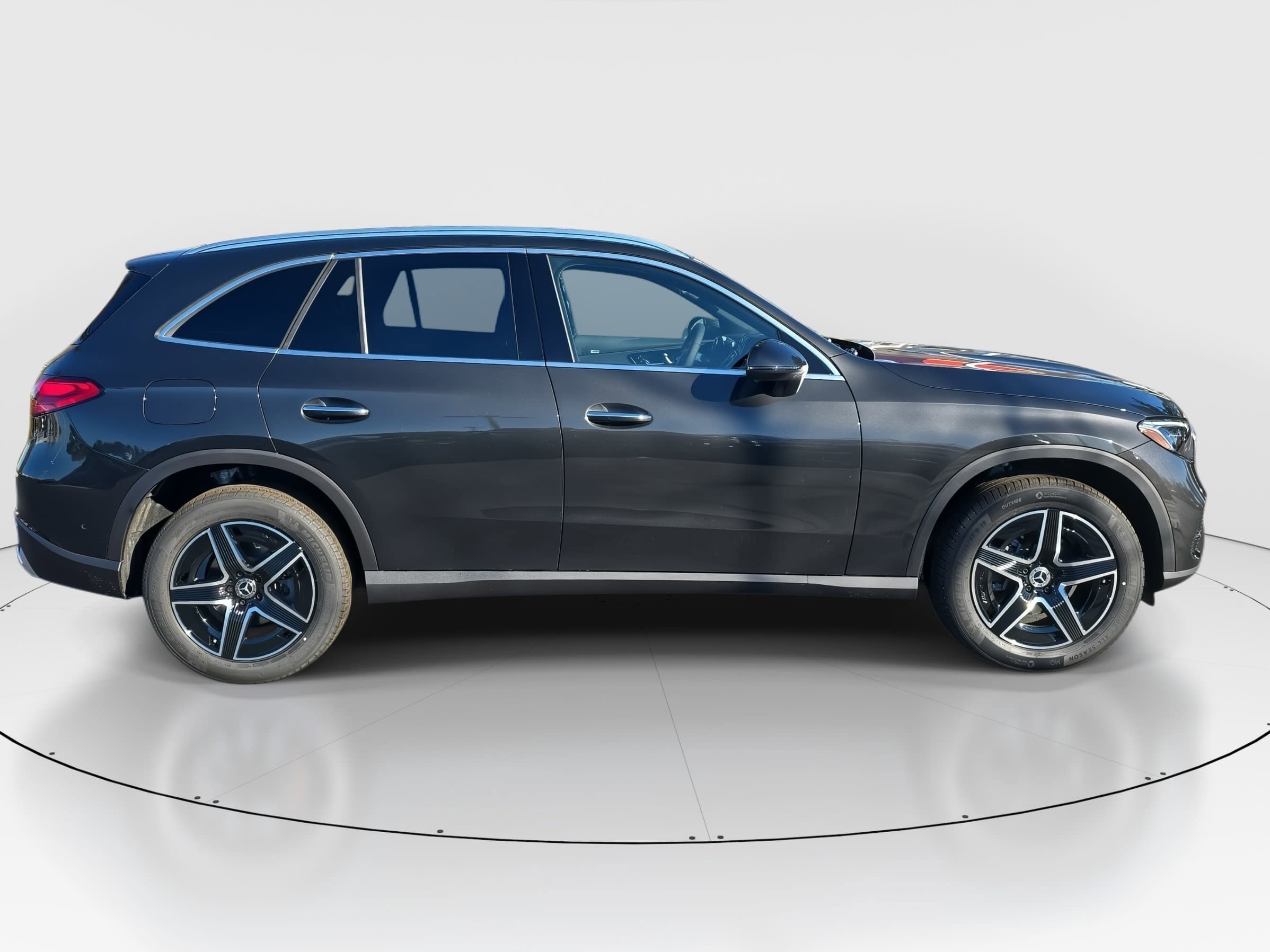 New 2026 Graphite Grey Metallic Mercedes-Benz GLC300 image 4