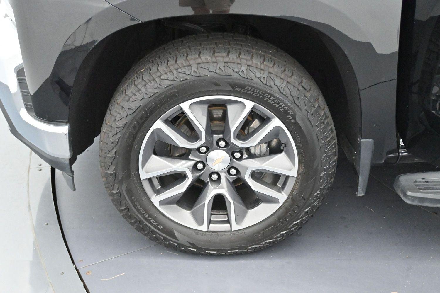 Used 2022 Black Chevrolet LT image 32