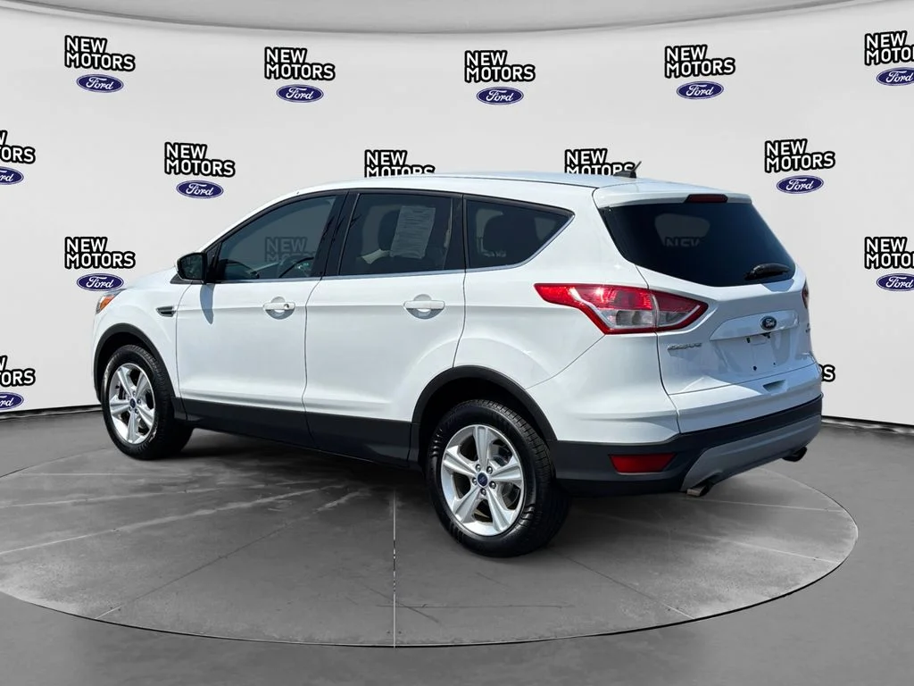 Used 2016 Oxford White Ford SE image 3