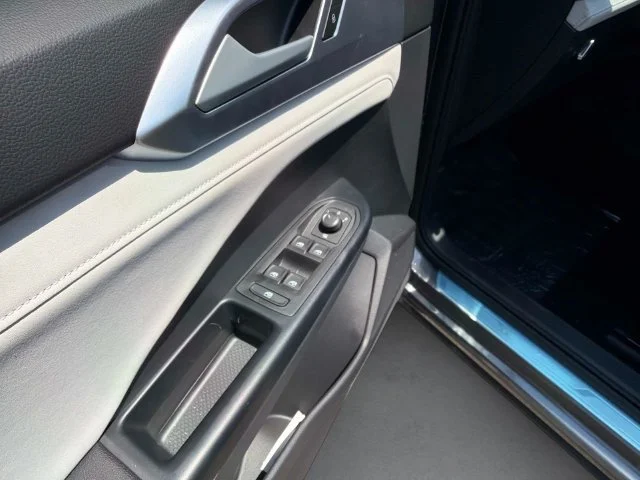 New 2026 Platinum Gray Metallic Volkswagen SE image 17
