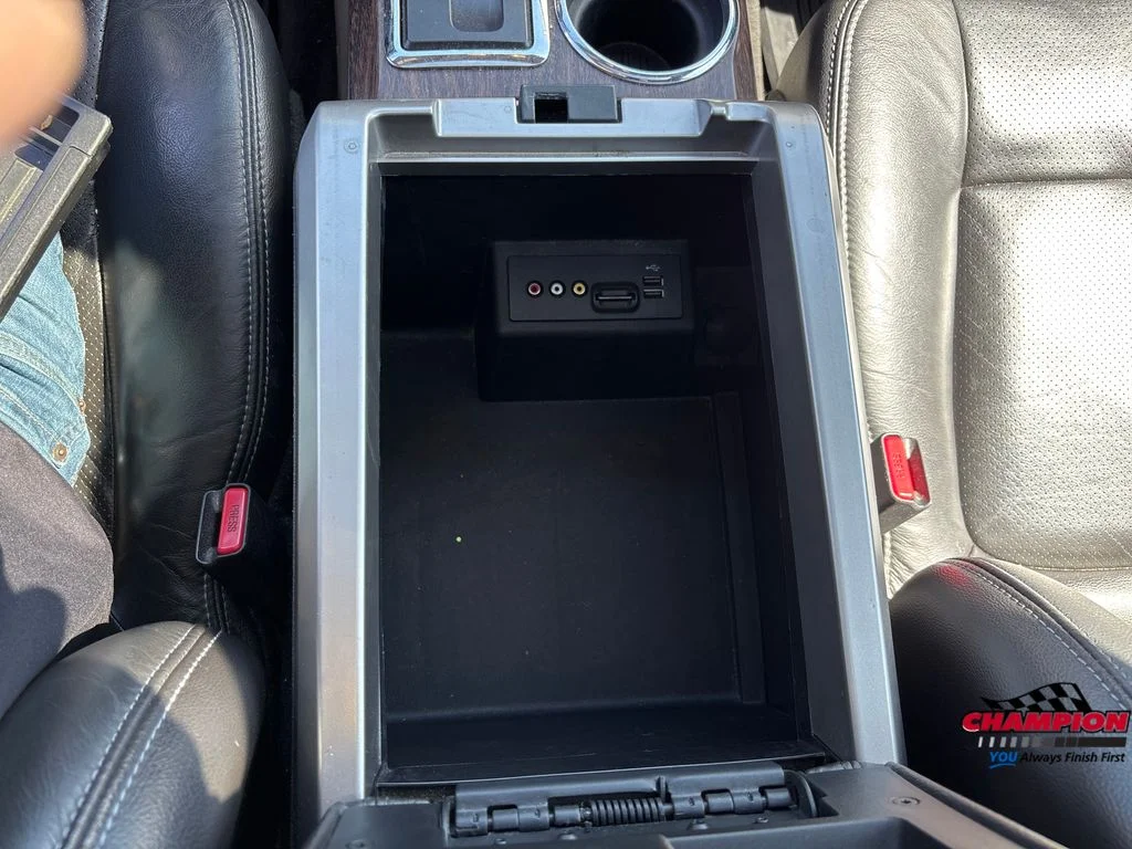 Used 2013 White Ford Lariat image 19