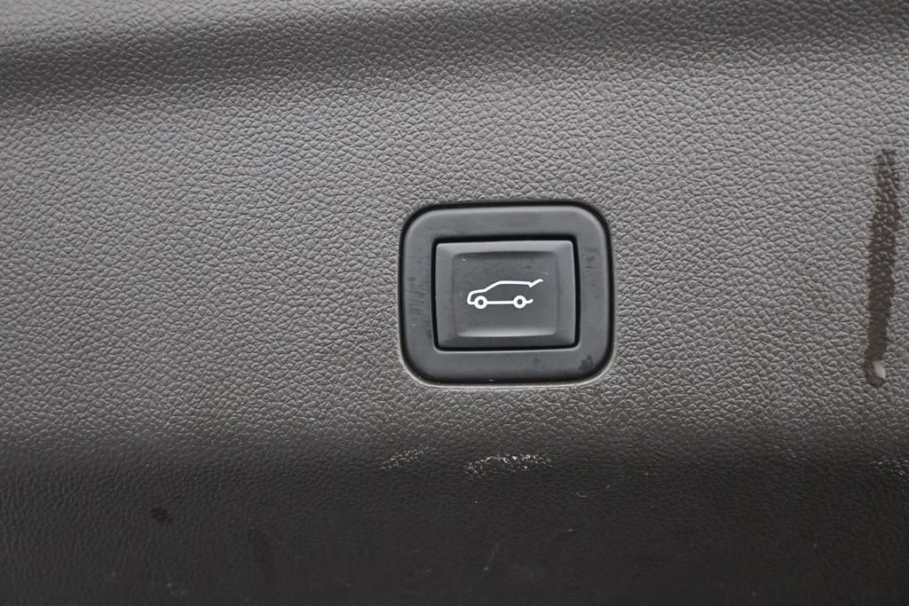 Used 2024 Summit White Chevrolet LT image 26