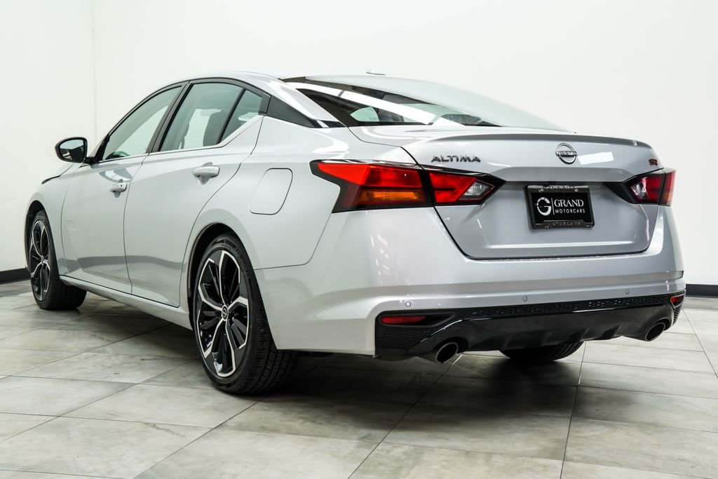 Used 2024 Silver Nissan 2.5 SR image 11