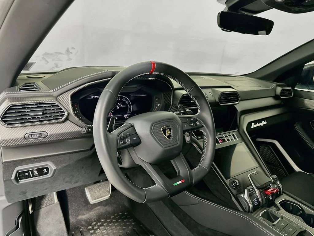 Used 2024 White Lamborghini Performante image 9