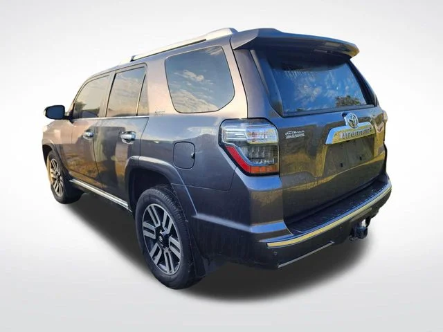 Used 2021  Toyota Limited image 10