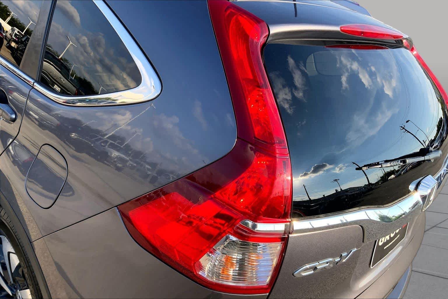 Used 2016 Modern Steel Metallic Honda Touring image 27
