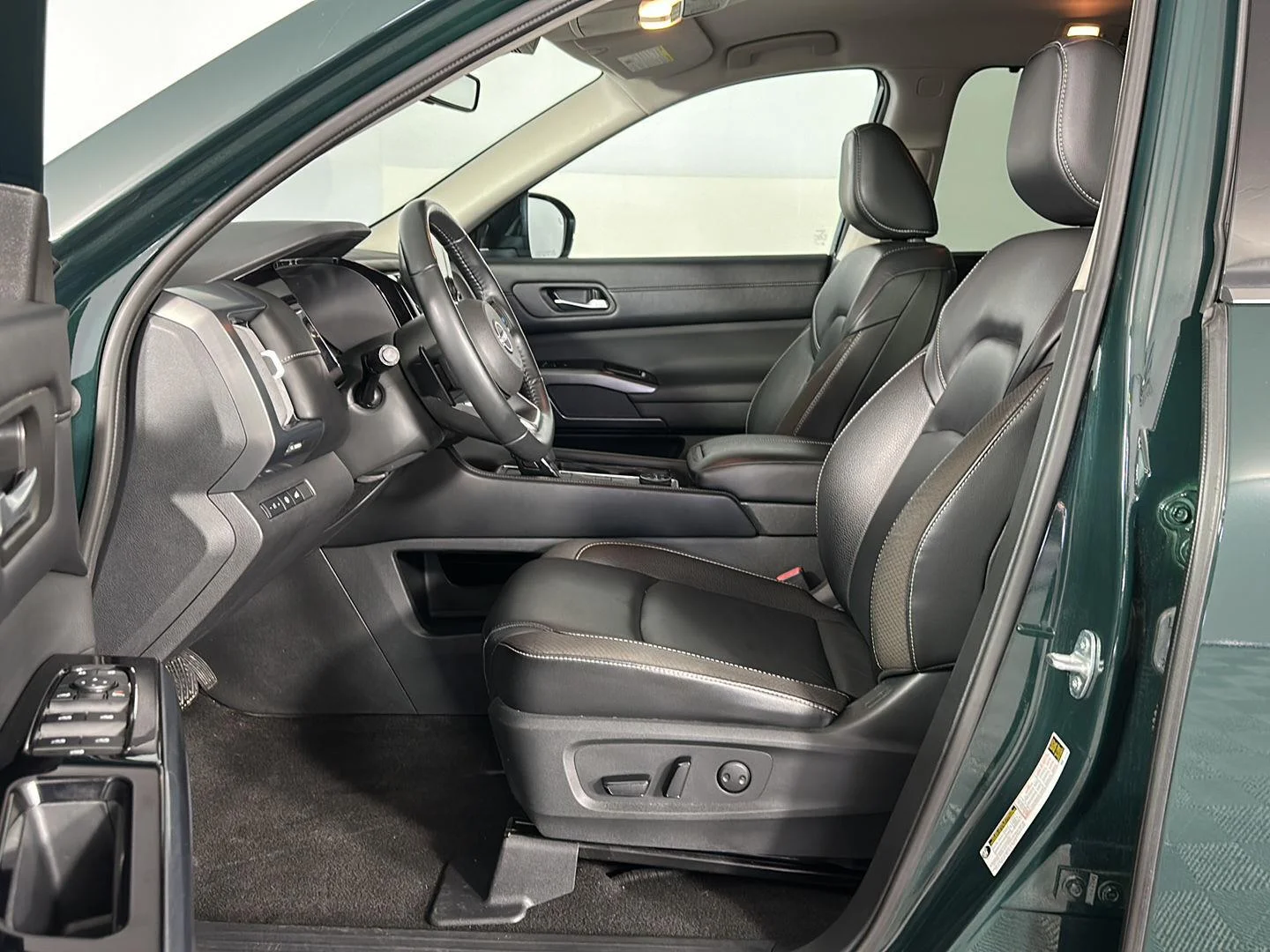 Used 2024 Obsidian Green Pearl Nissan SL image 7