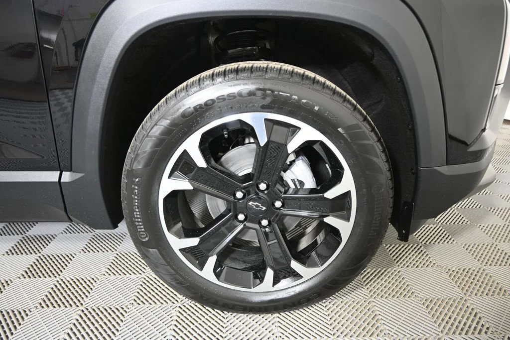 New 2026 Mosaic Black Metallic Chevrolet LT image 11