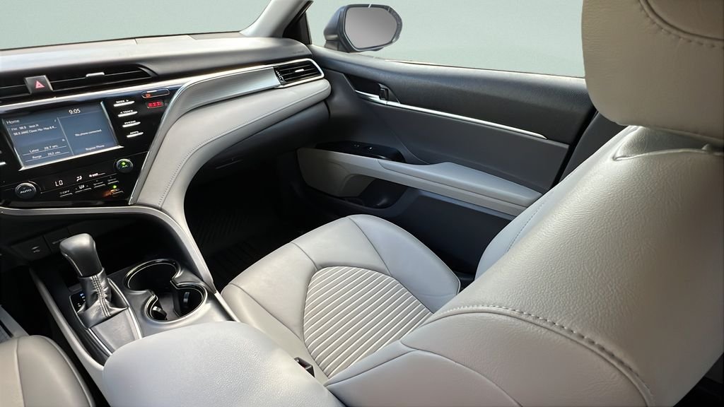 Used 2018 Red Toyota SE image 12