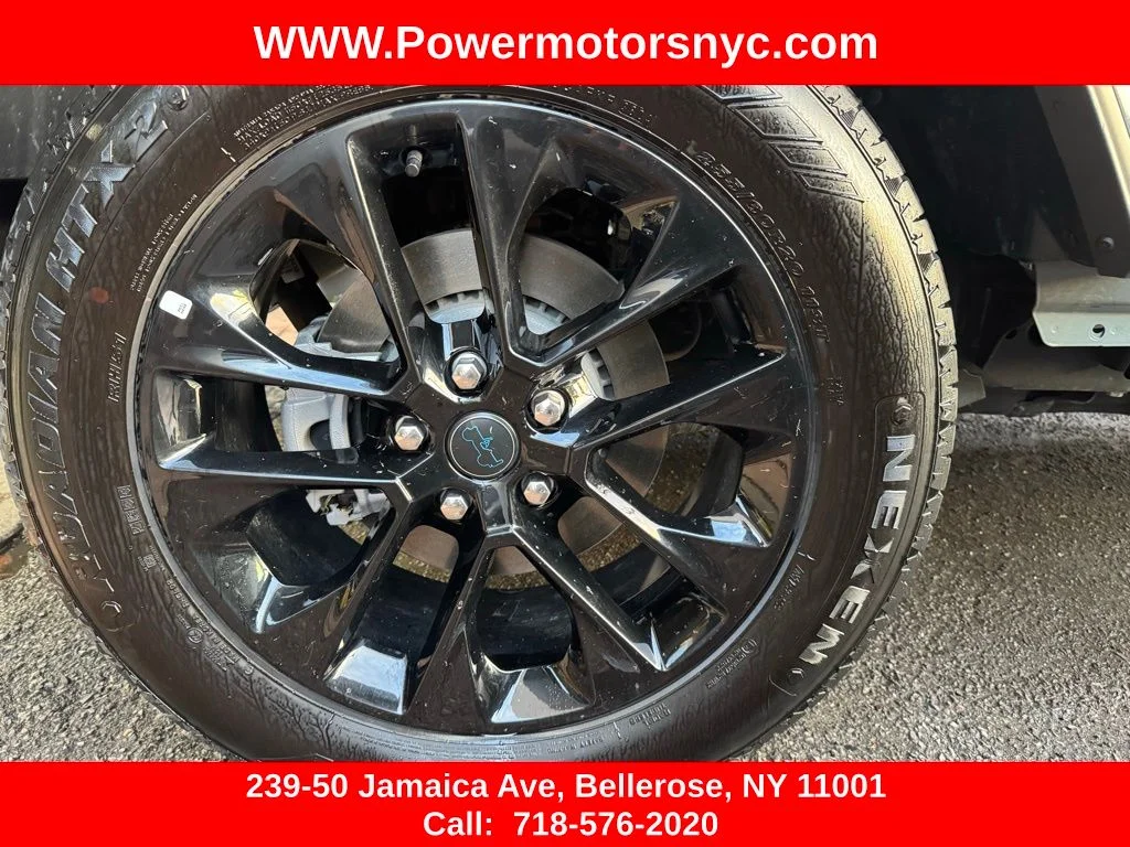 Used 2025 Gray Jeep Sahara 4xe image 14