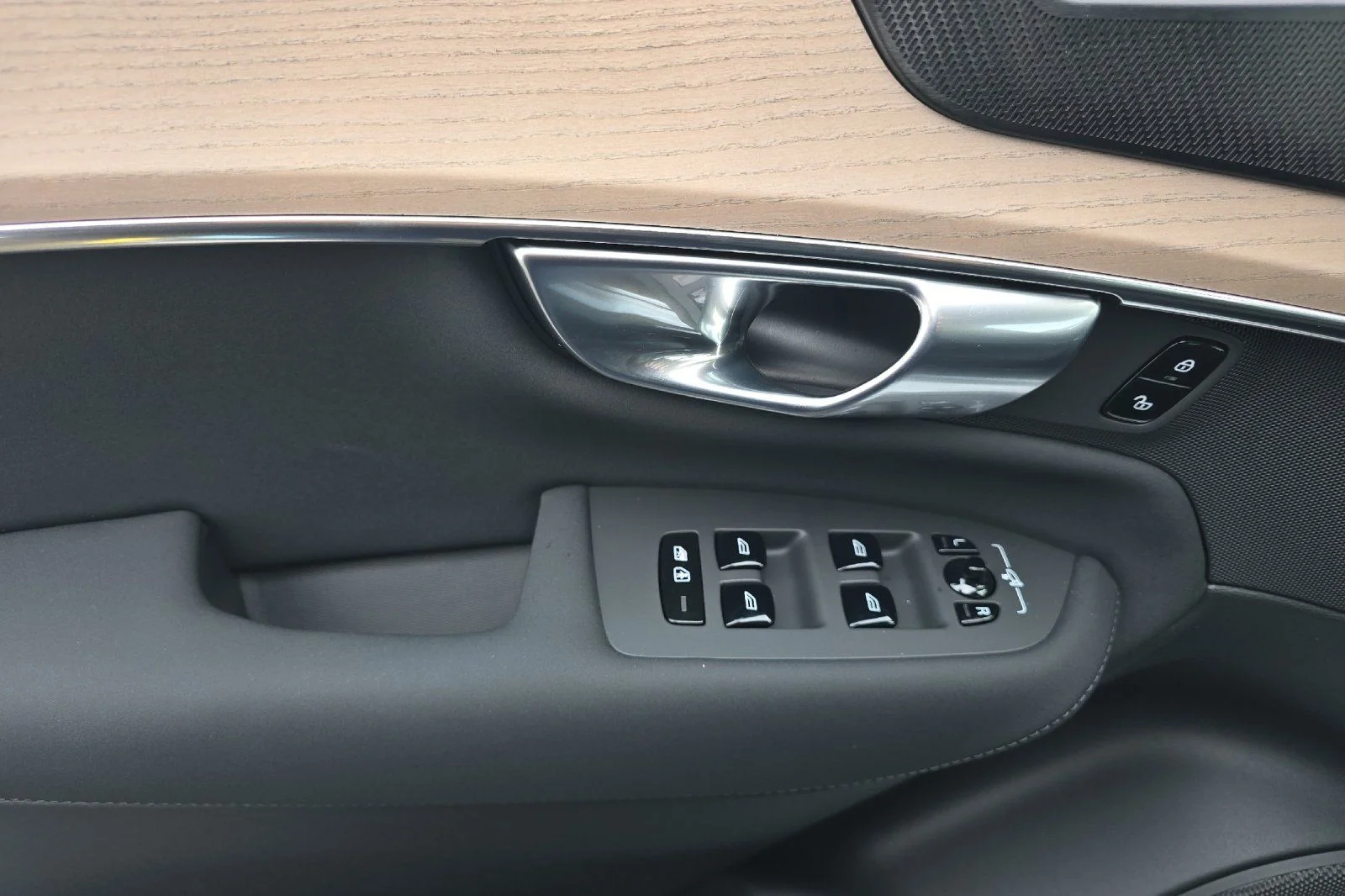 New 2026 Crystal White Volvo Plus image 10