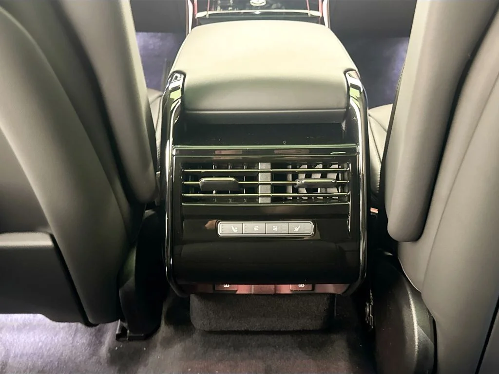 New 2026 Fuji White Land Rover SE image 25