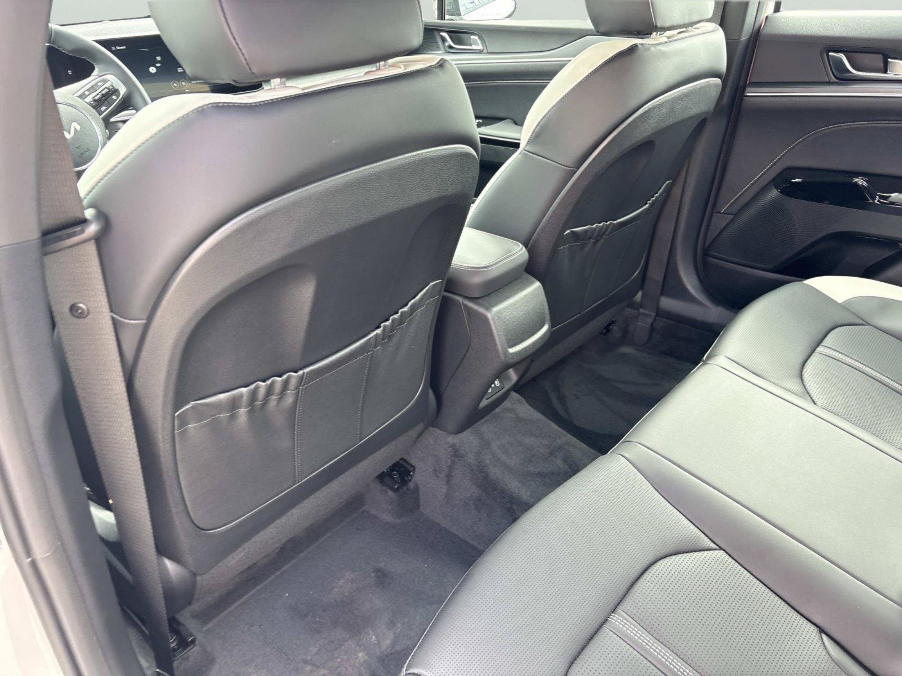 New 2027 Snow White Pearl Kia GT-Line image 12