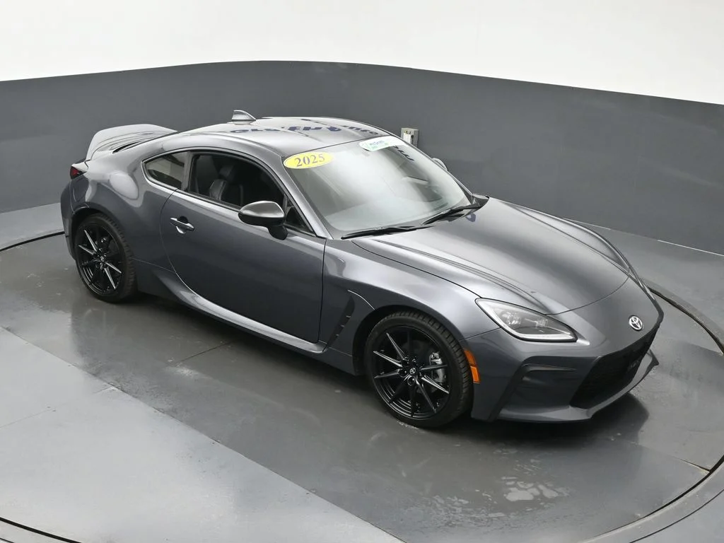 Used 2025  Toyota Premium image 3