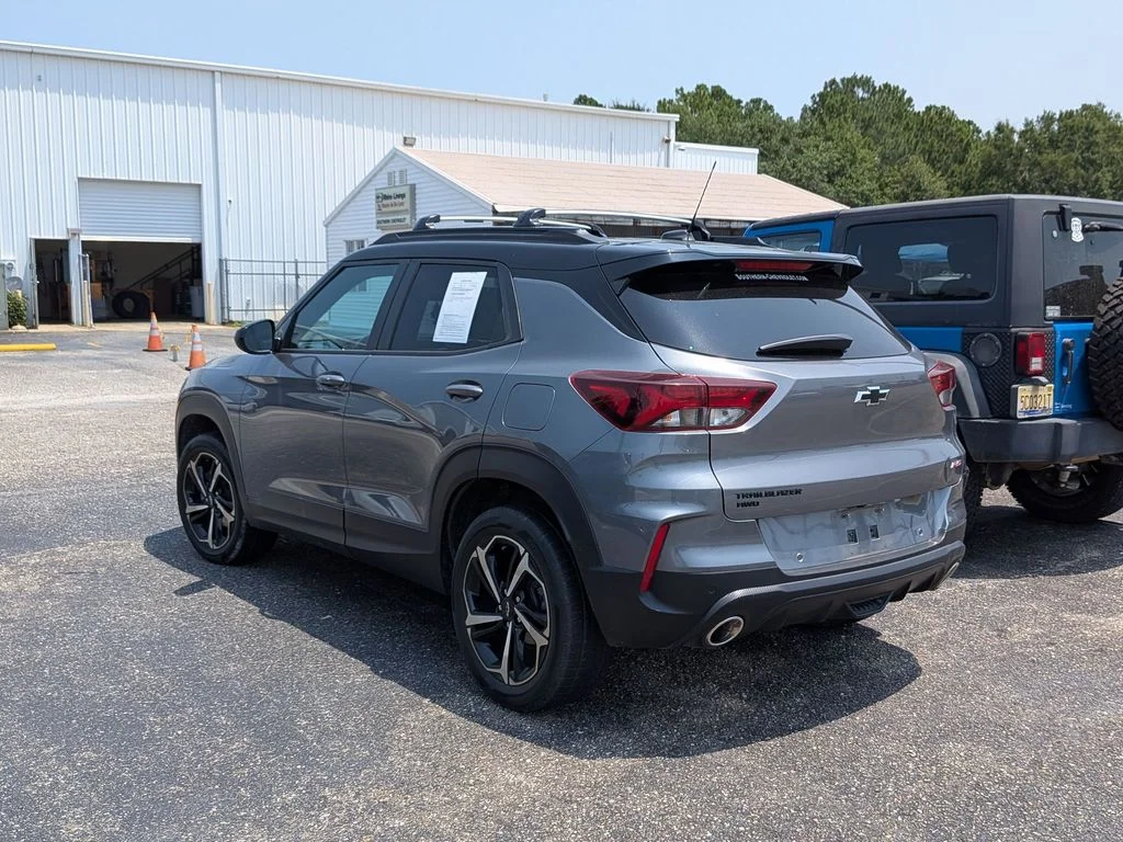 Used 2021 Gray Chevrolet RS image 3