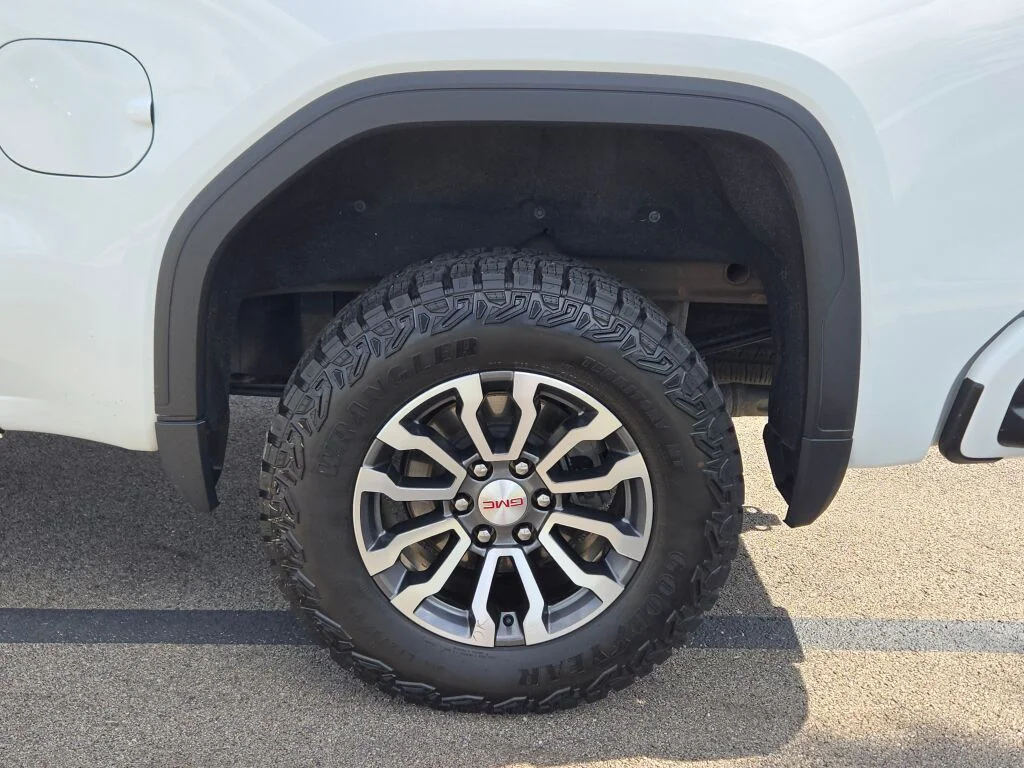 Used 2022 White GMC AT4 image 19
