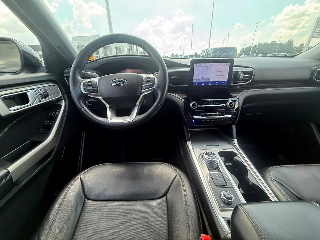 Used 2023 Gray Ford Limited image 10