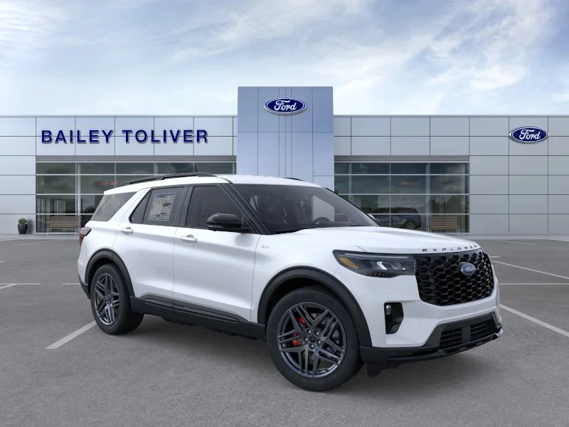 New 2026 Star White Metallic Tri-Coat Ford ST-Line image 32