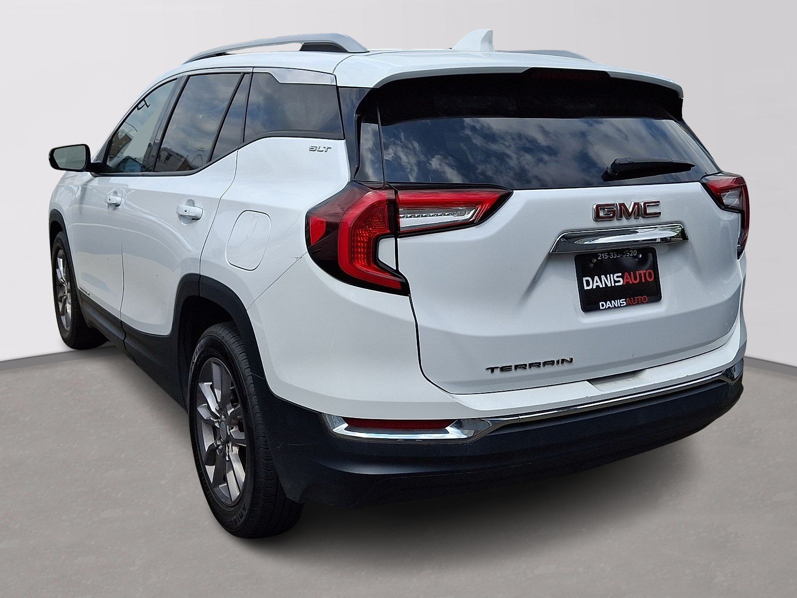 Used 2024 Summit White - GAZ GMC FWD SLT image 4