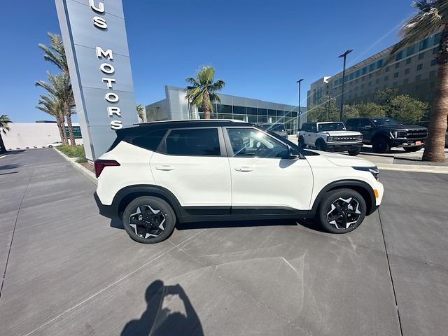 New 2026 Clear White / Black Roof Kia S image 8