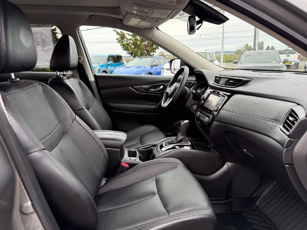 Used 2017 Gun Metallic Nissan SL image 12