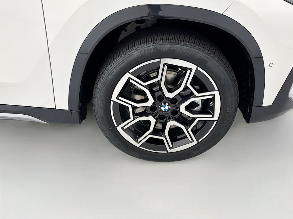 New 2026 Alpine White BMW xDrive28i image 30