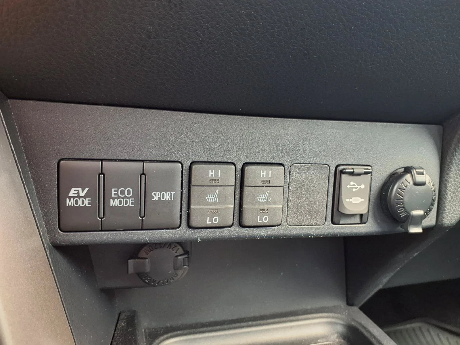 Used 2018 Aqua Toyota Hybrid Limited image 11