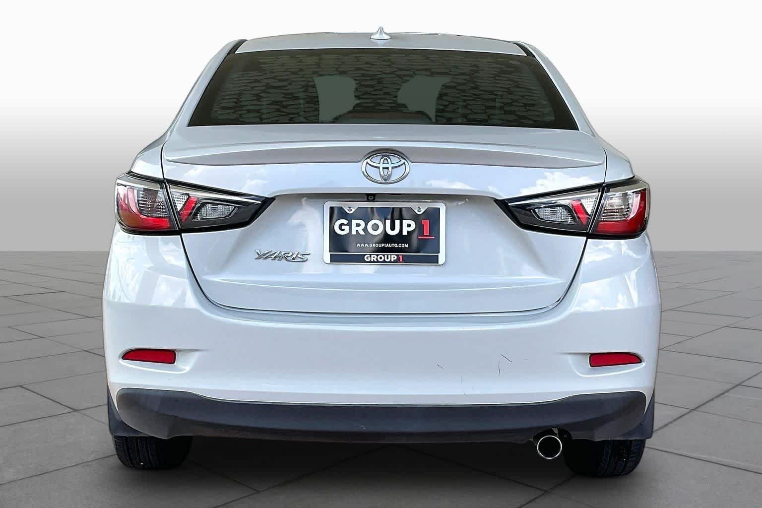 Used 2019 Icicle Toyota LE image 5